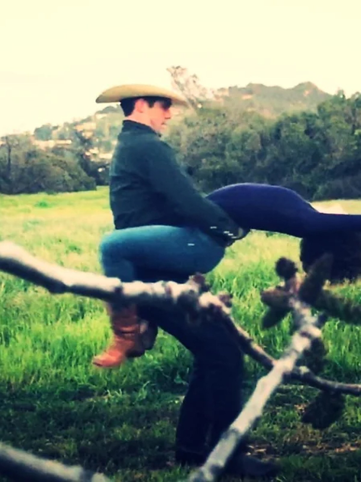 a person throwing a frisbee in a grassy field