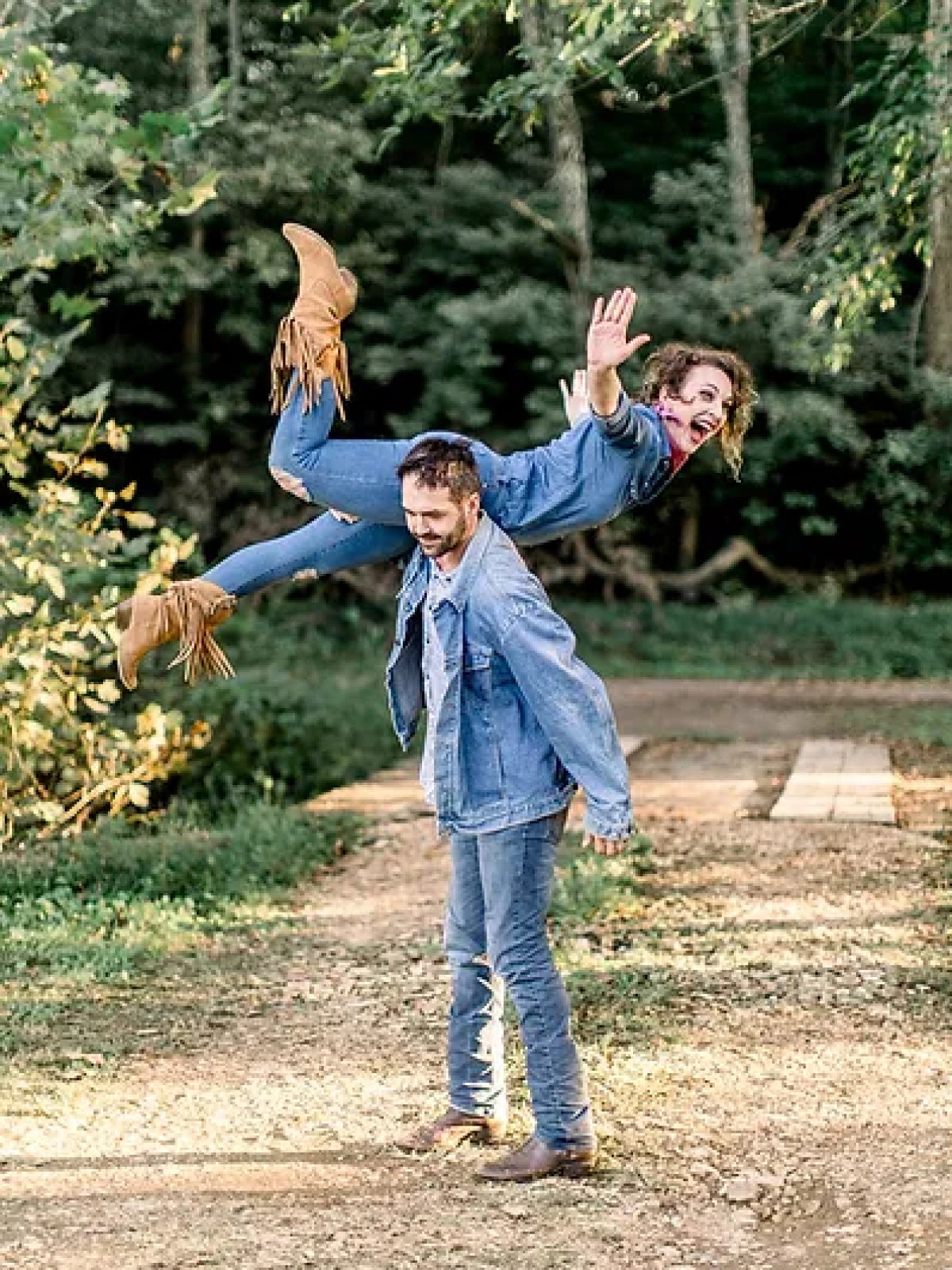 a man throwing a frisbee